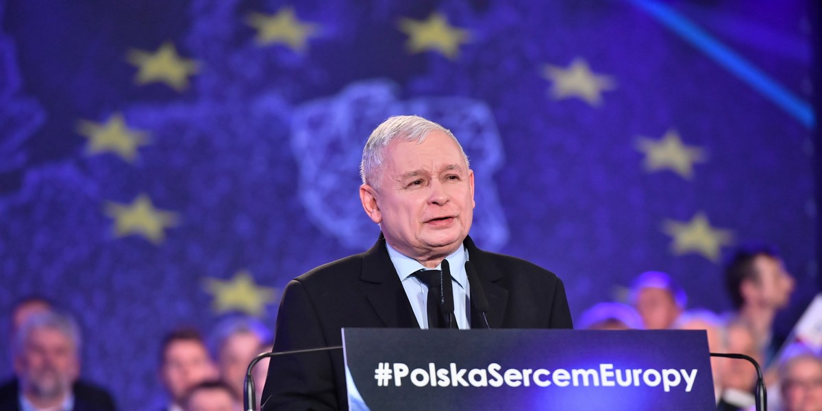 Piątka Kaczyńskiego to pakiet obietnic wyborczych PiS, wśród których jest m.in. obniżenie podatku PIT, rozszerzenie programu 500 plus także na pierwsze dziecko