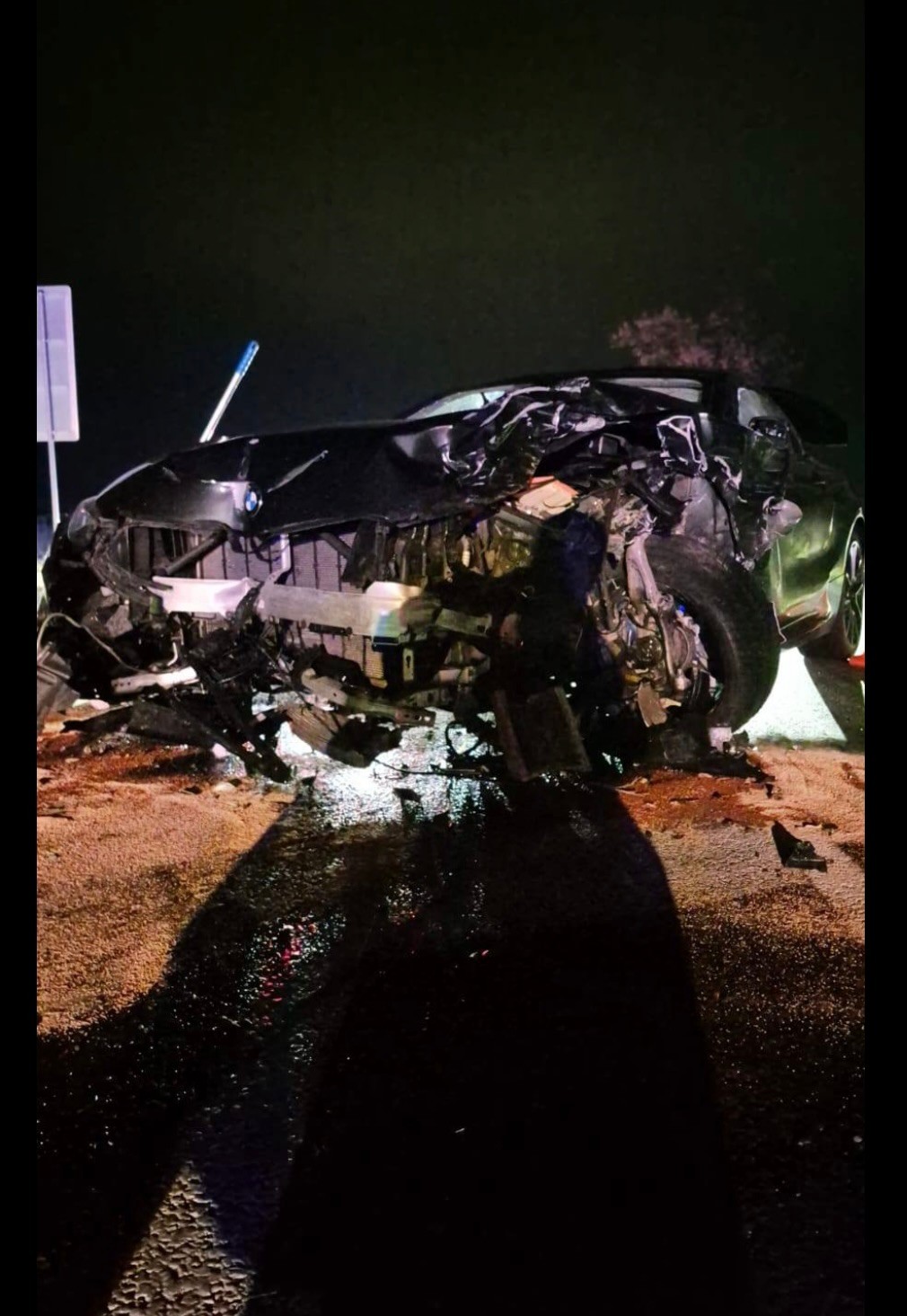 Pri Blatnom došlo k zrážke troch áut, premávku na mieste riadi polícia.