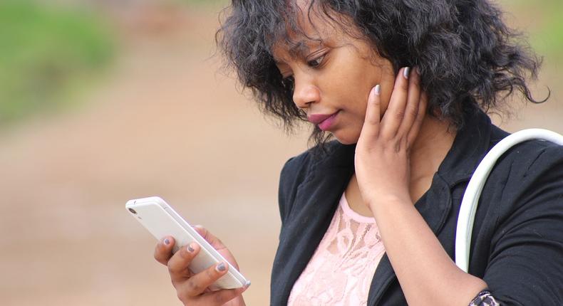 Young lady using phone(psychologytoday)