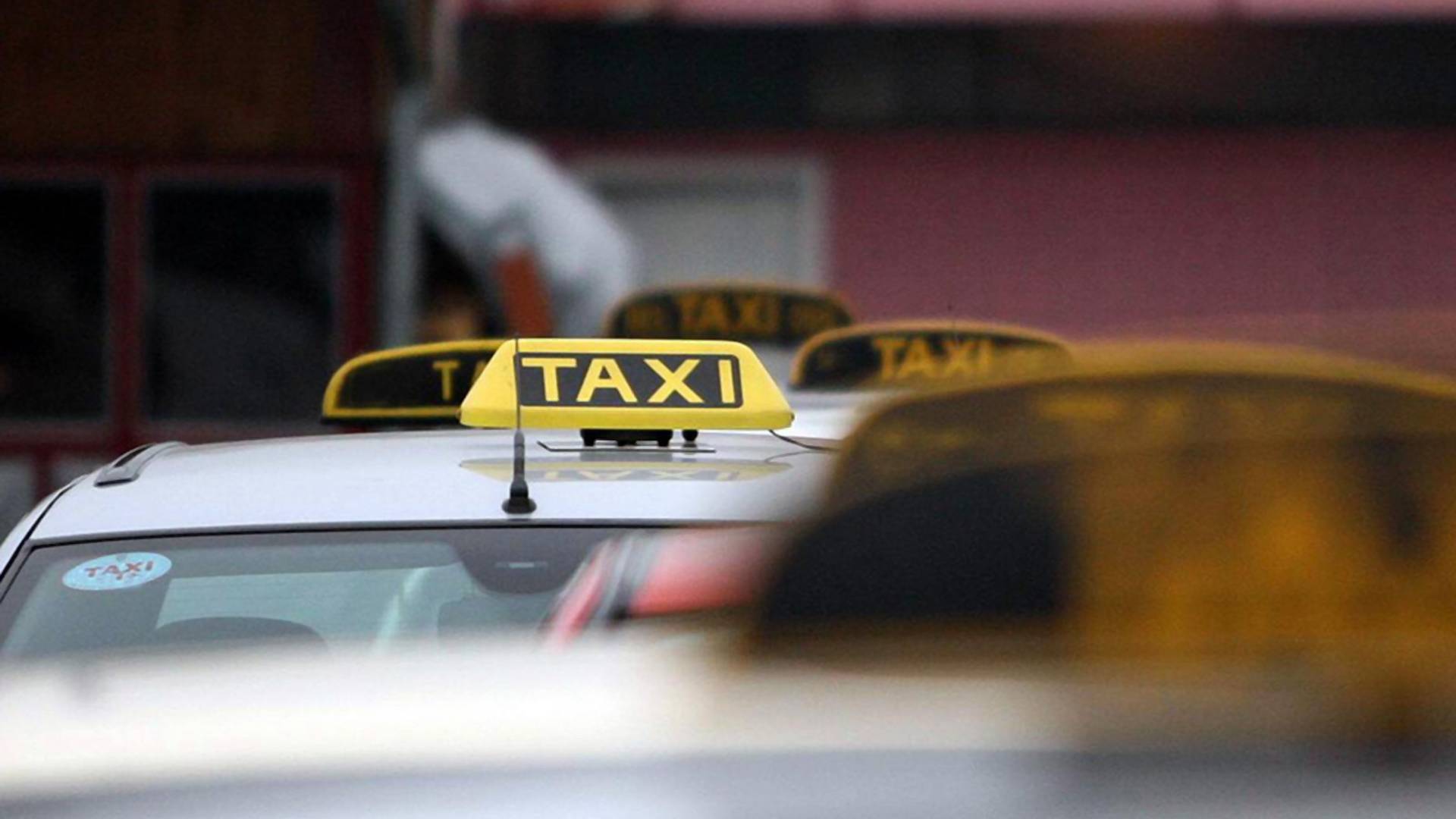 Taksista iz Beograda je postao junak dana kada je pomogao devojci da položi ispit