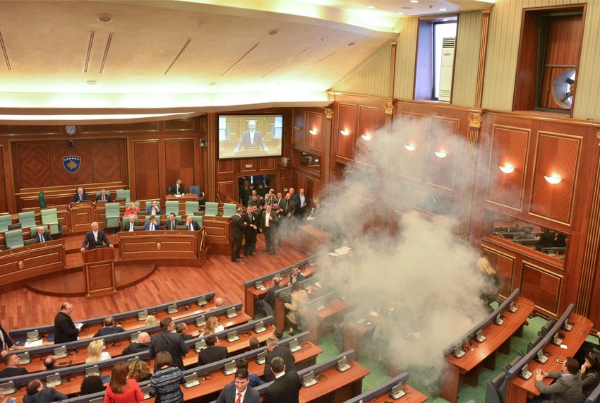 Suzavac u kosovskom parlamentu