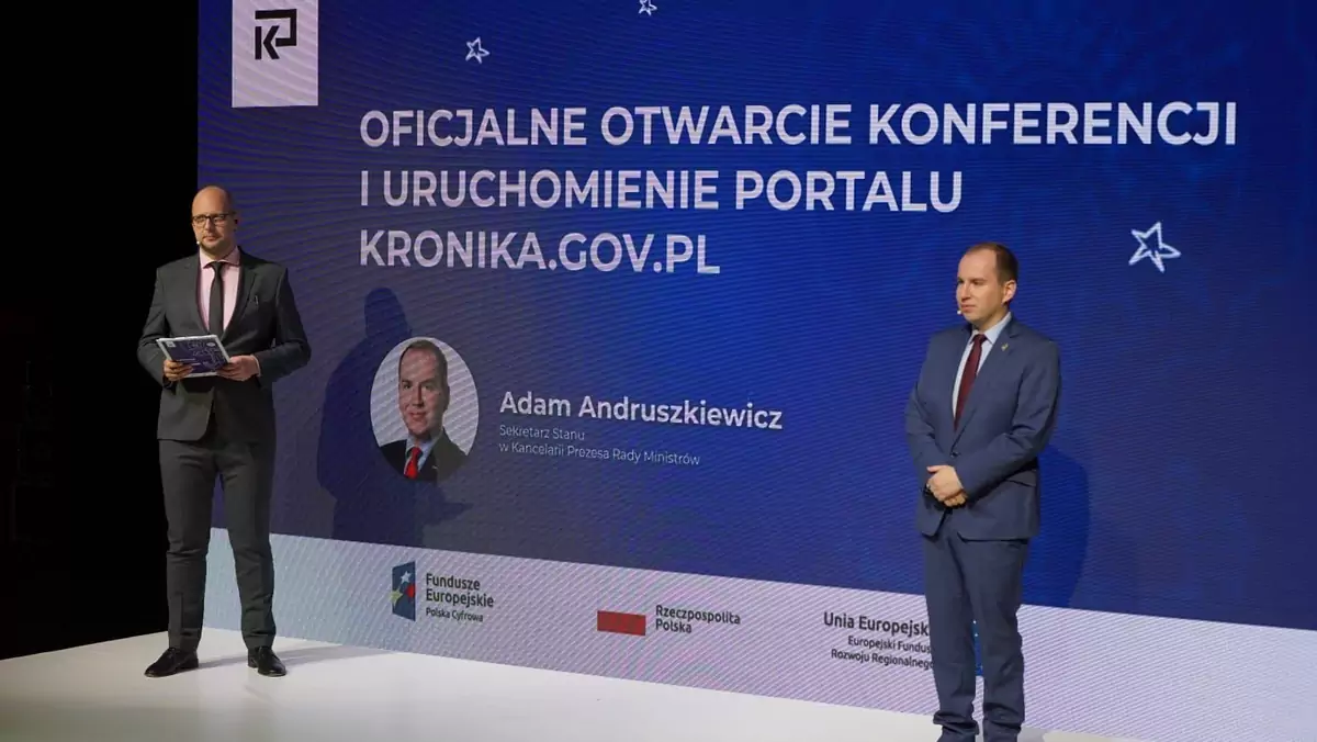 Po lewej sekretarz stanu w KPRM Adam Andruszkiewicz