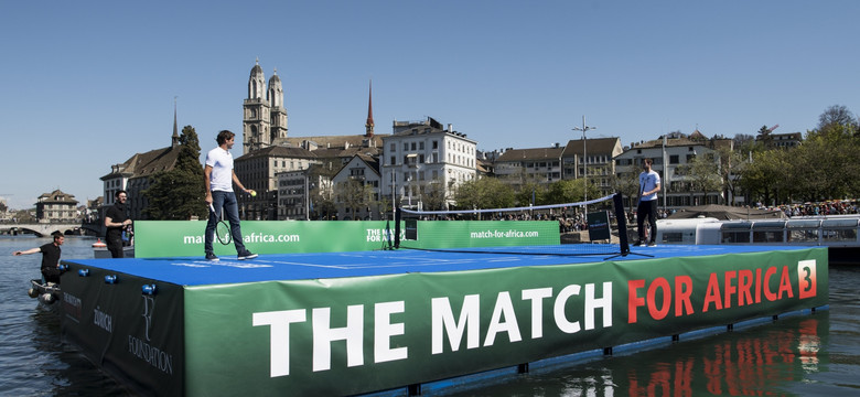 Roger Federer i Andy Murray zagrali w tenisa na... wodzie [FOTO]