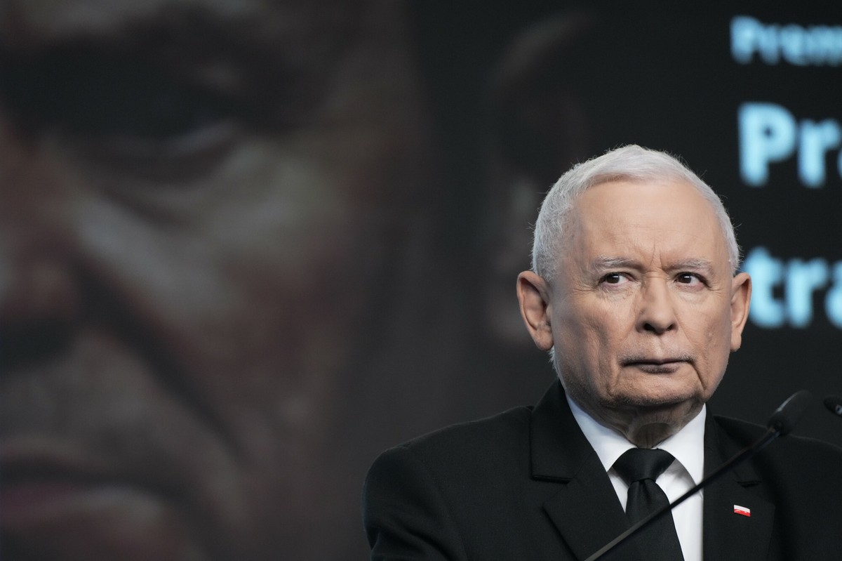 Obaj liderzy tracą 0,3 pkt. Jest nowy sondaż