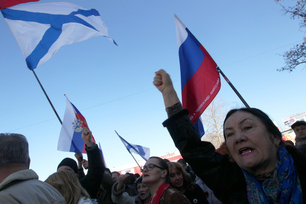 Prorosyjska manifestacja na Krymie. Fot. EPA/ZURAB KURTSIKIDZE/PAP/EPA