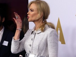 Szczelne okrycie ciała nie pomogło. Nicole Kidman wygląda... źle! FOTO