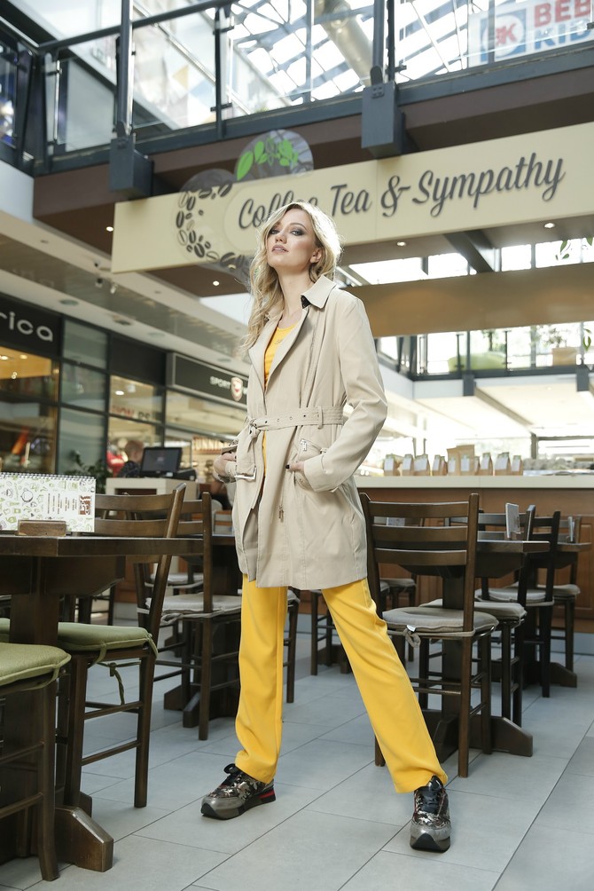 Mantil “Marx”, (Sportina), 10.399 din, majica i pantalone “Exterra”, 1.590 i 1.190 din, patike “Replay”, 8.312 din
