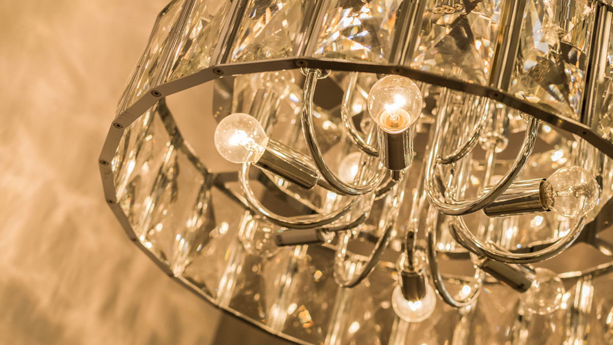 Pięć efektownych lamp z nutą glamour w rozsądnych cenach