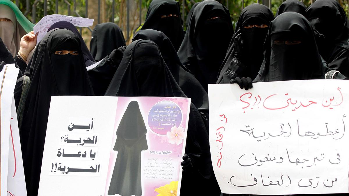 Egyptian women wearing niqab protest