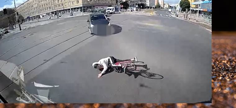 Chwile grozy dla rowerzysty na skrzyżowaniu we Wrocławiu [Nagranie]