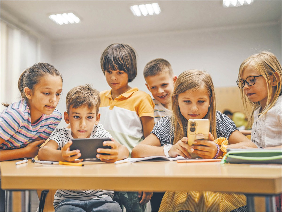 Dziś zasady korzystania przez uczniów ze smartfonów są regulowane w statutach szkół