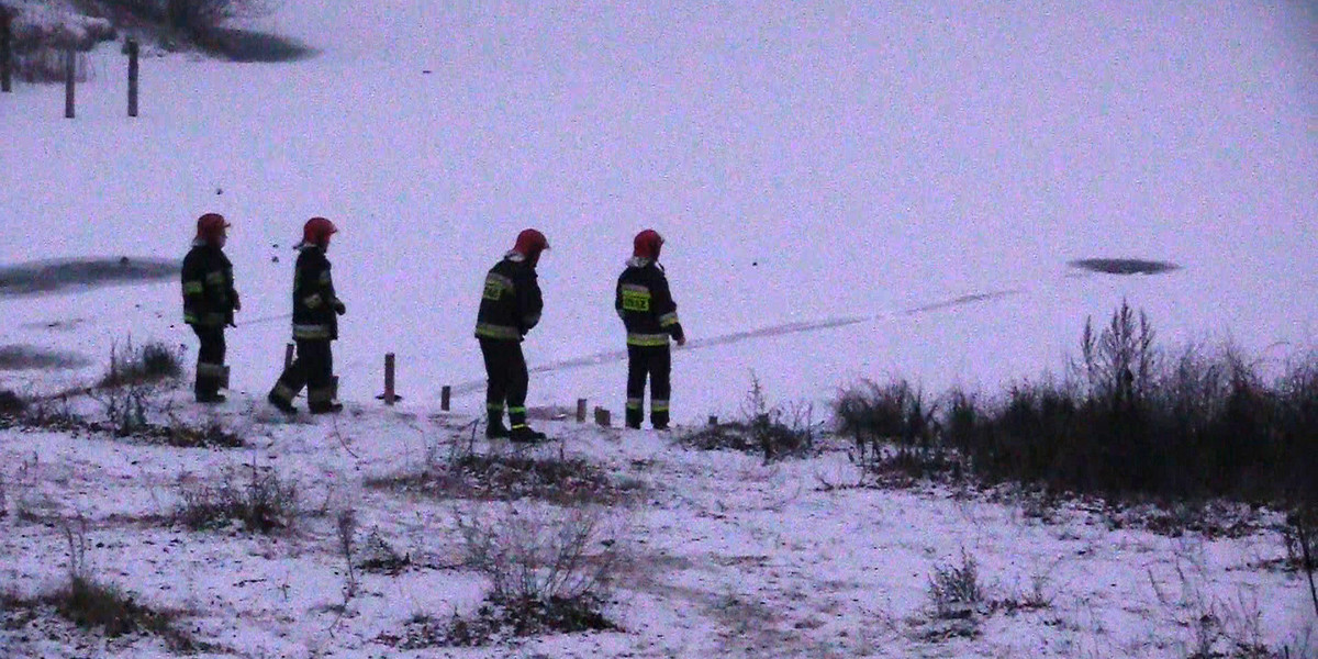 straż lód załamanie piła nastolatkowie ratunek policja