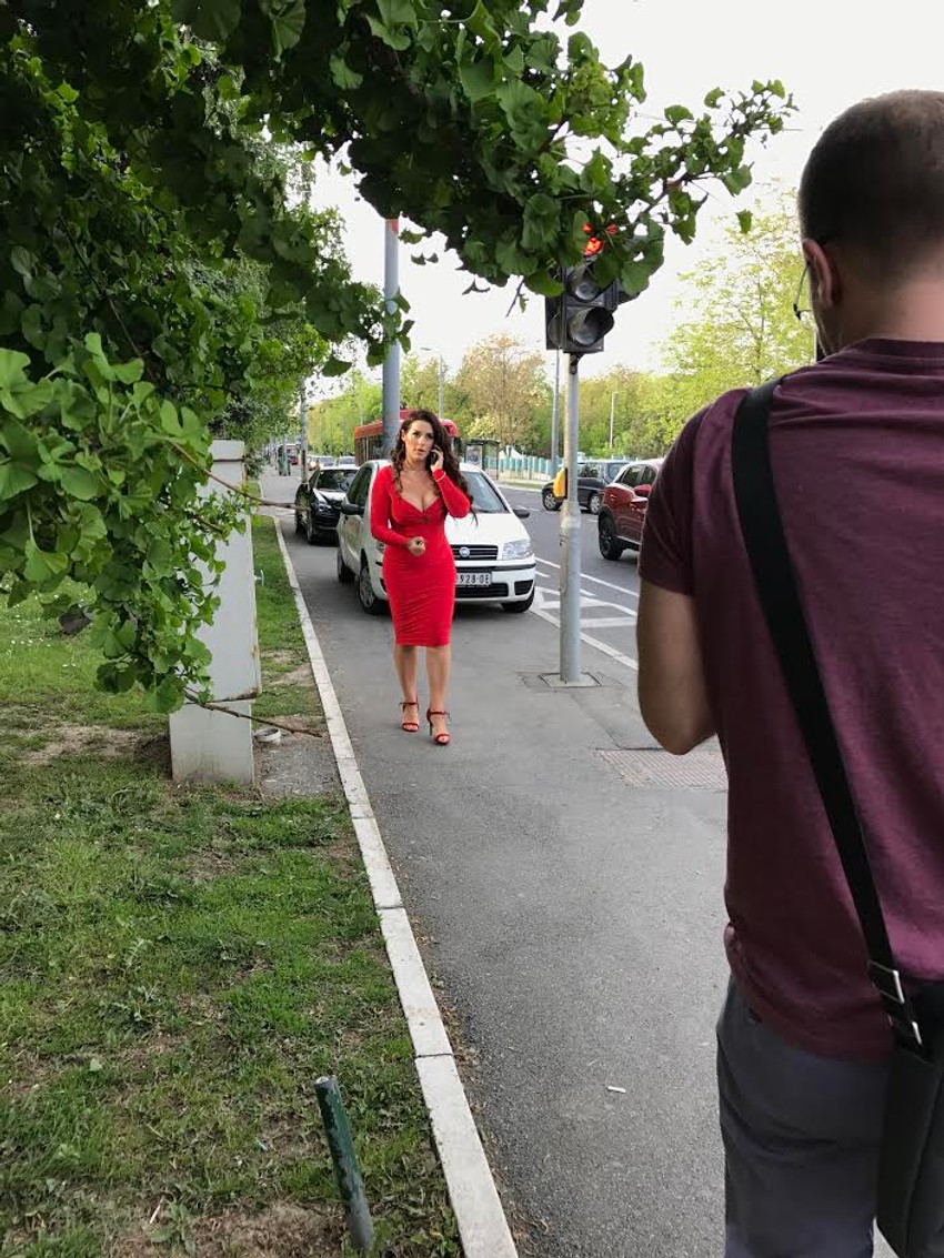 Seka stiže na promociju u Vilu Jelenu