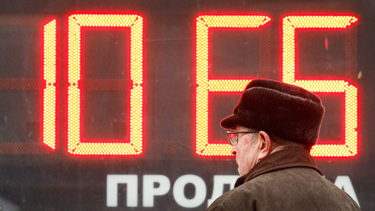 Zakaz sprzedaży obcych walut w Rosji. Kwitnie czary rynek dolarów i euro