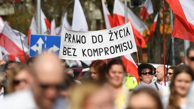 Warszawa: wyruszył Marsz dla Życia i Rodziny