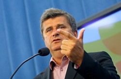 Palikot o pomyleniu zwłok: Ewa Kopacz zaplątała się