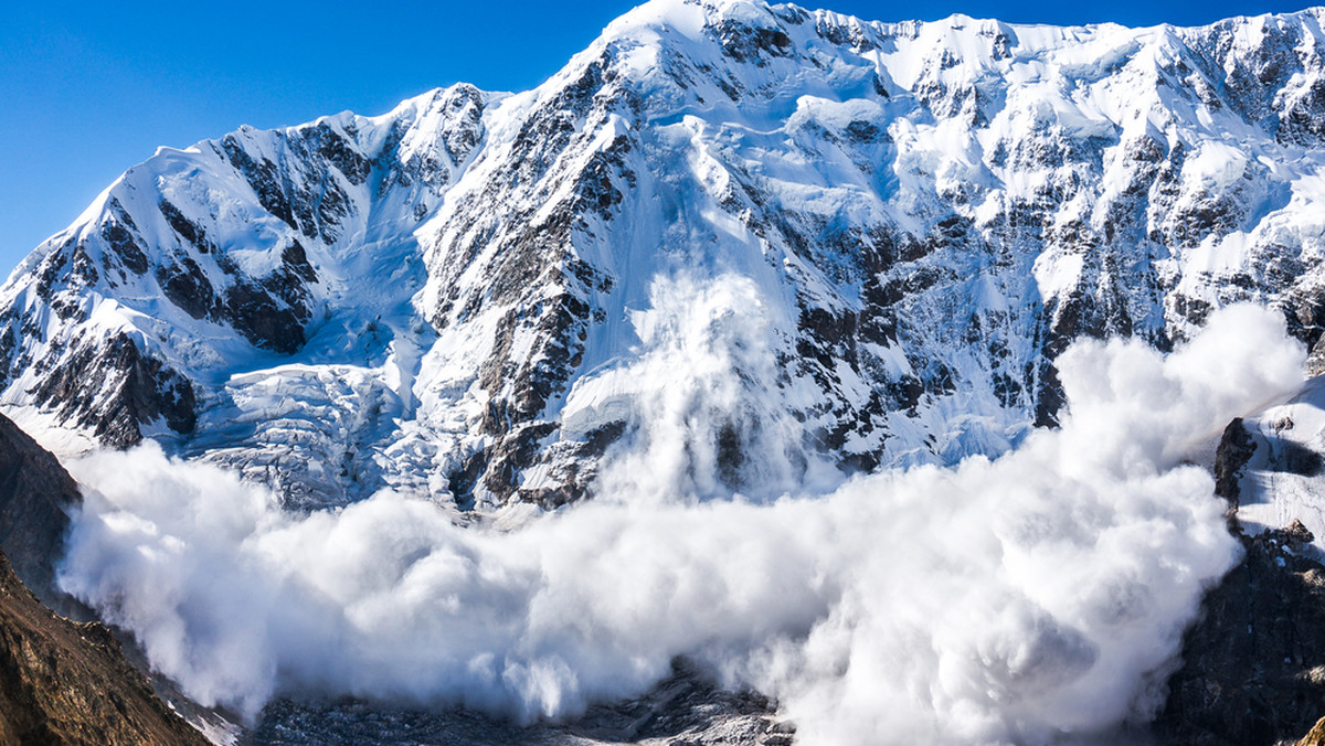 Siedem osób zginęło wczoraj w lawinie podczas jazdy na snowboardach na północnym zboczu góry Czeget w rejonie najwyższego szczytu Kaukazu Elbrusu w rosyjskiej Kabardyno-Bałkarii - poinformowały dziś lokalne władze.