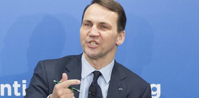 Internauta zelżył go w sieci, Sikorski reaguje