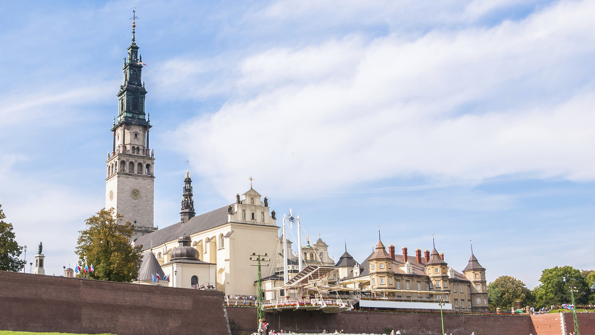 Jubileuszowy rok 300-lecia koronacji Cudownego Obrazu Matki Bożej Częstochowskiej zostanie w czwartek zainagurowany na Jasnej Górze w Częstochowie.