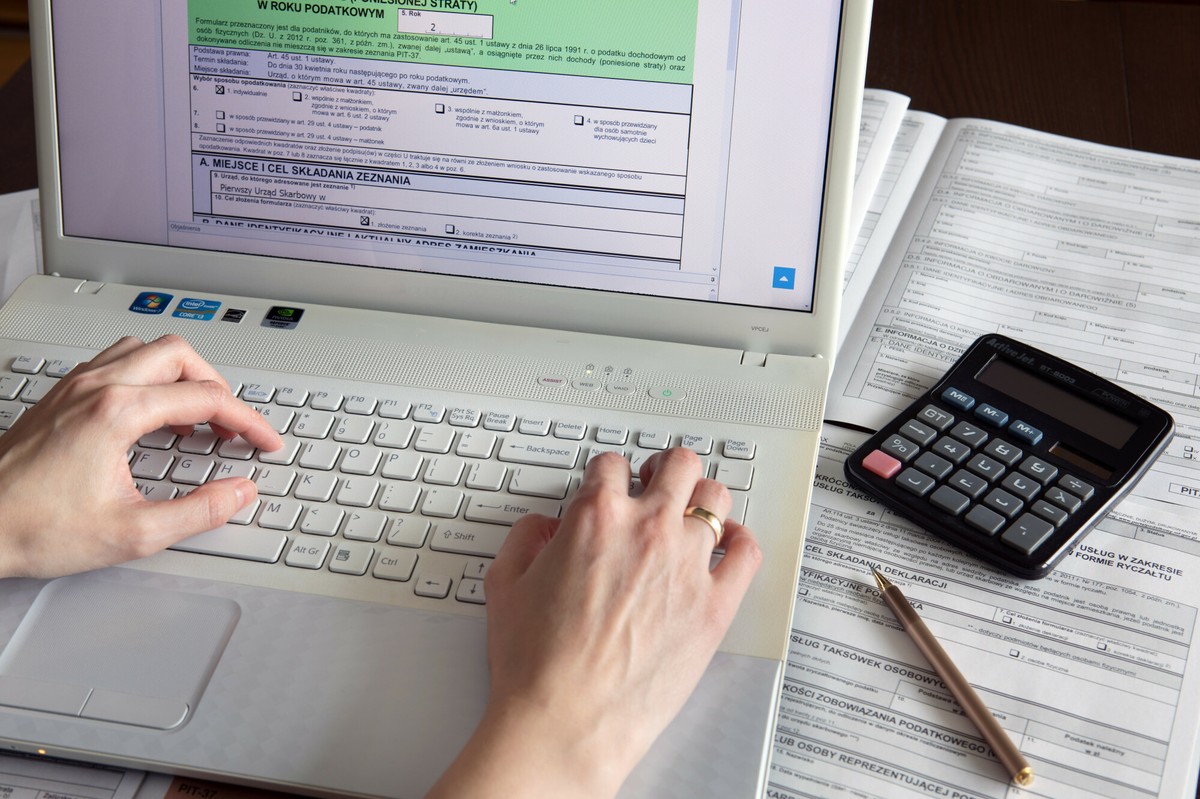 Jesteś na etacie lub zleceniu? To zrób w grudniu, jeżeli chcesz obniżyć podatek za 2025 r.