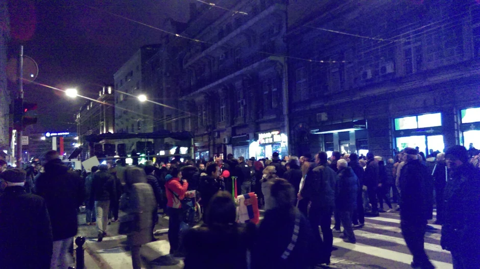 Okupljanje ispred Filozofskog fakulteta