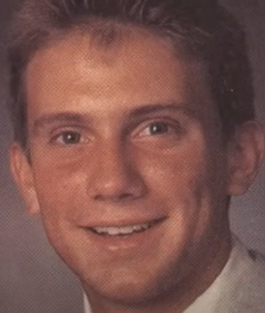 Nezvestný Mike Williams.
