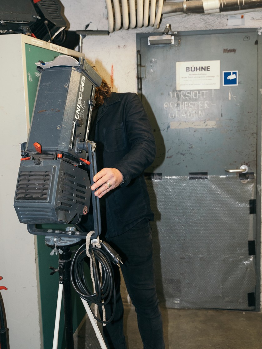 Visuell: Für Stone beginnt jede Idee mit einem Bühnenbild, dem Schauplatz, an dem alles spielen soll.