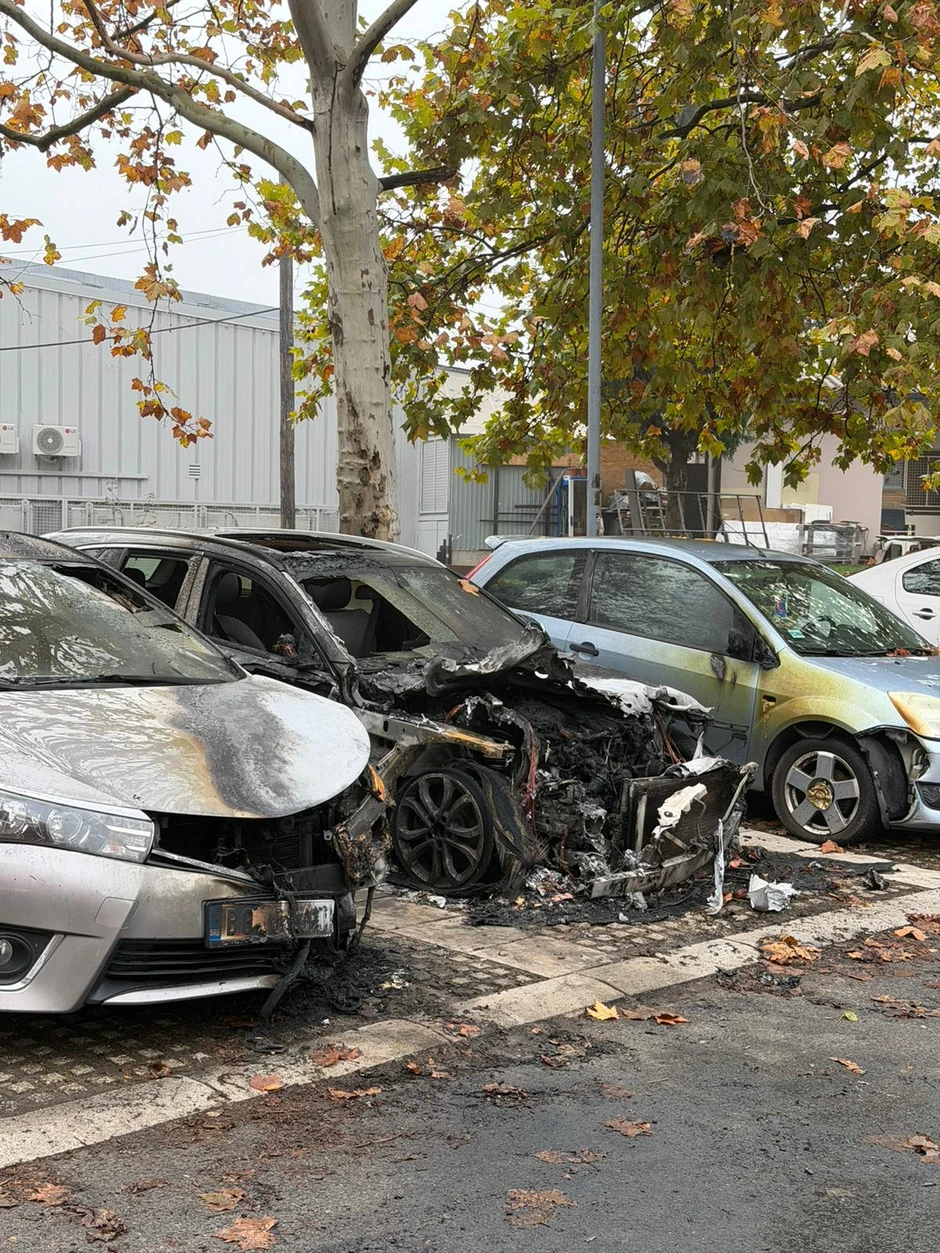 Zapaljen automobil na Voždovcu