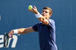 Hubert Hurkacz awansował do ćwierćfinału turnieju w Auckland