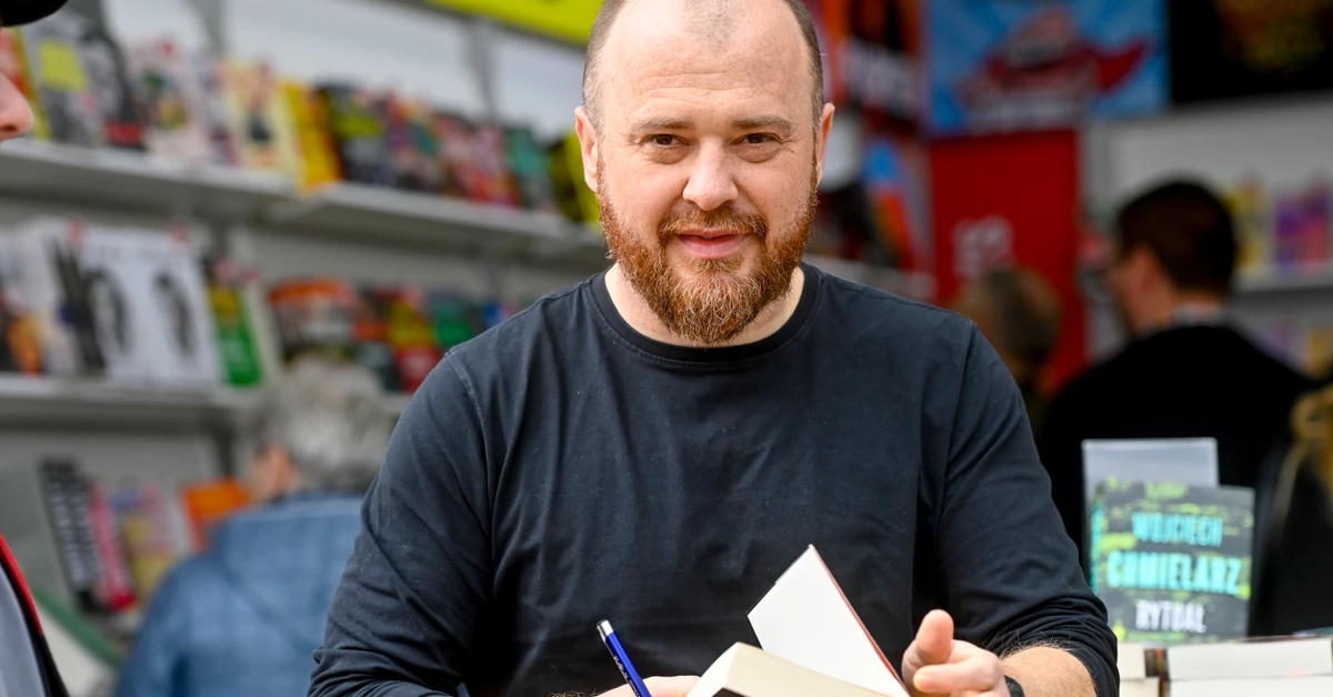 Wraca kultowy bestseller polskiego autora. Cykl z ekscentrycznym detektywem