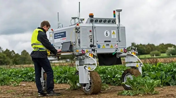Robotyzacja w rolnictwie to niewątpliwie duża szansa dla rolników w dobie niedoboru pracowników