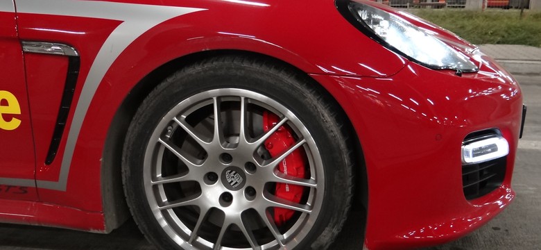 Dziennik.pl jeździł najszybszą taksówką w Polsce! Zobacz ZDJĘCIA - porsche panamera GTS myTaxi