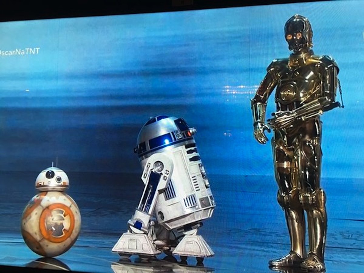 "Gwiezdne wojny" na Oscarach, czyli jak BB-8, R2D2 i C-3PO brylowały na czerwonym dywanie [WIDEO]