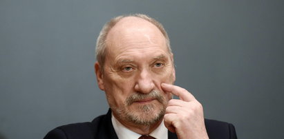 Macierewicz alarmuje: Rosja przygotowuje się do ataku