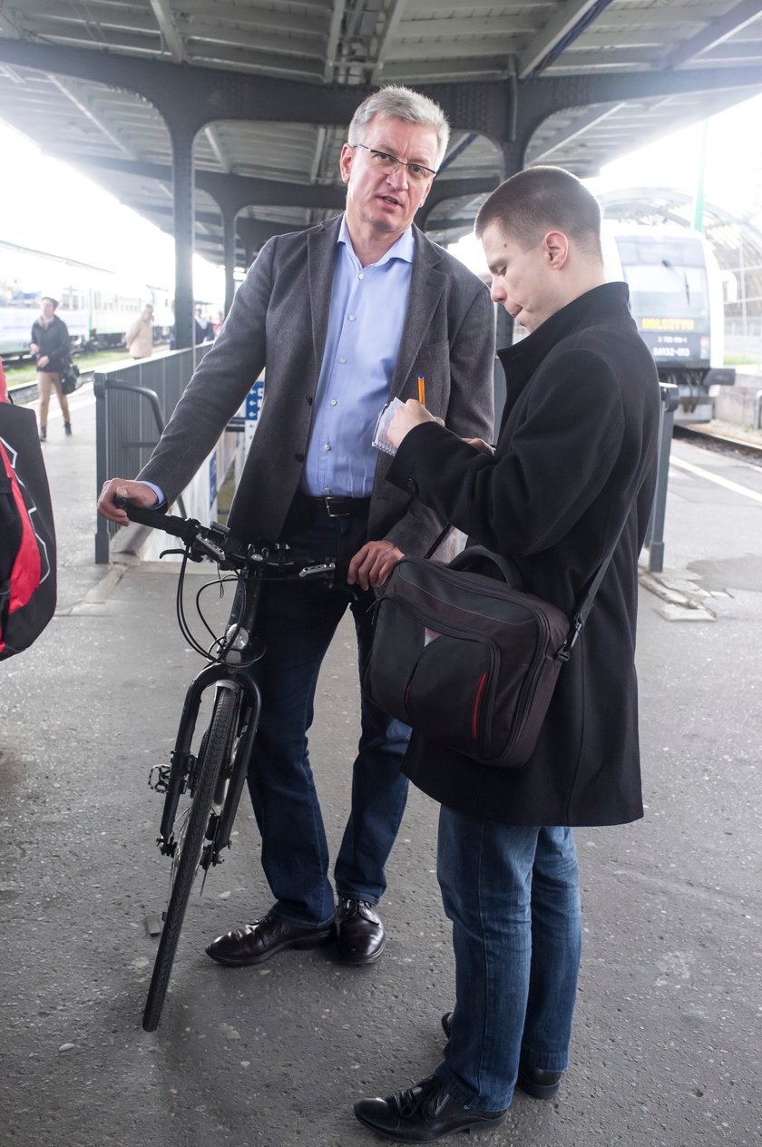 Prezydent Jaśkowiak będzie jeździł do pracy rowerem lub autobusem