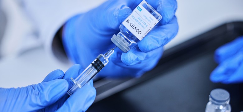 "Pandemia COVID-19 jeszcze się nie skończyła". Nagły wzrost zachorowań