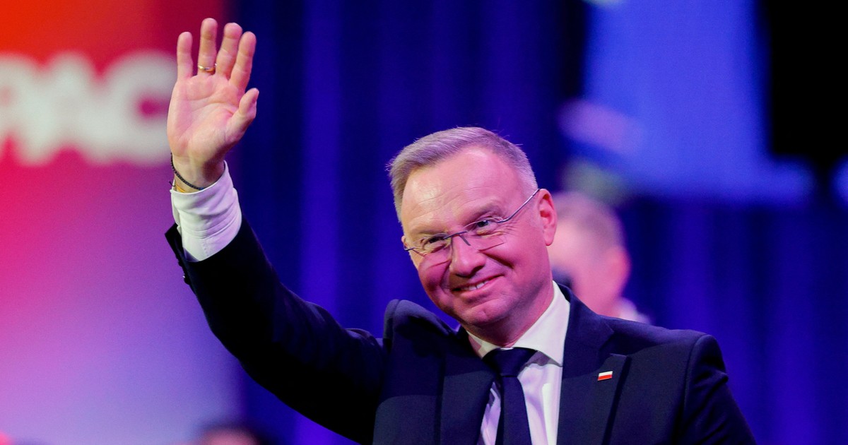 Duda był o włos od katastrofy. Spóźniony Trump uratował jego plan