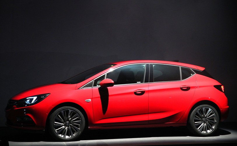 Fabryka w Gliwicach będzie produkować głównie Astrę w wersji hatchback, pięciodrzwiowej. <br><br> (zuz) PAP/Andrzej Grygiel