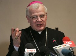 Abp Michalik: Kościół jest planowo atakowany