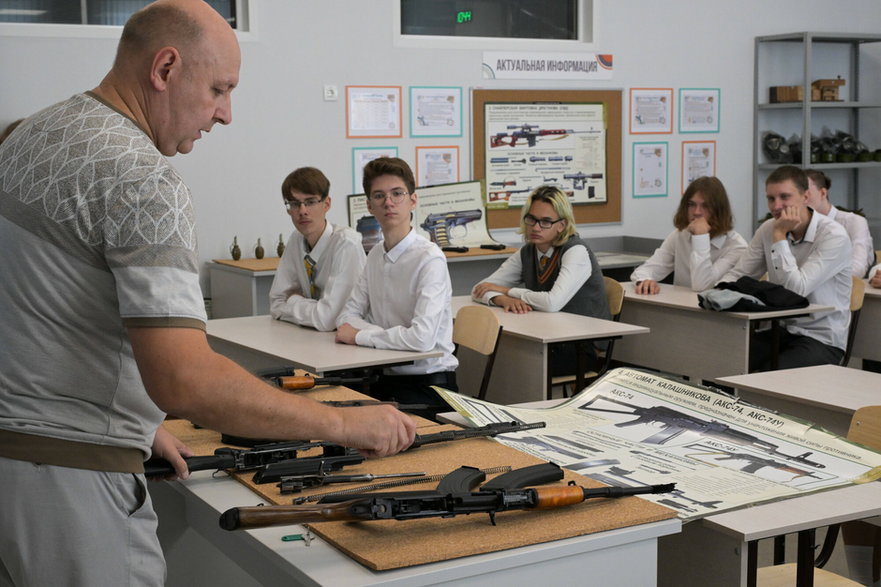 Zajęcia dla 11 klasy w szkole w Nowosybirsku, 1 września 2023 r.