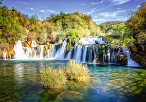 Na spoju mediteranske i kontinentalne klime nižu se jedinstveni sedreni slapovi i kulturno-istorijska baština
