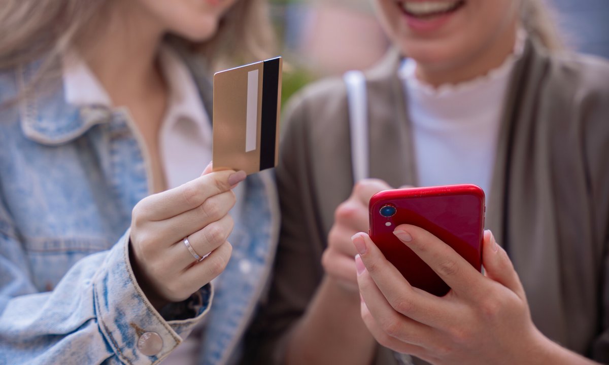 Młodzi Polacy zaciskają pasa? Na co naprawdę wydaje pokolenie Z