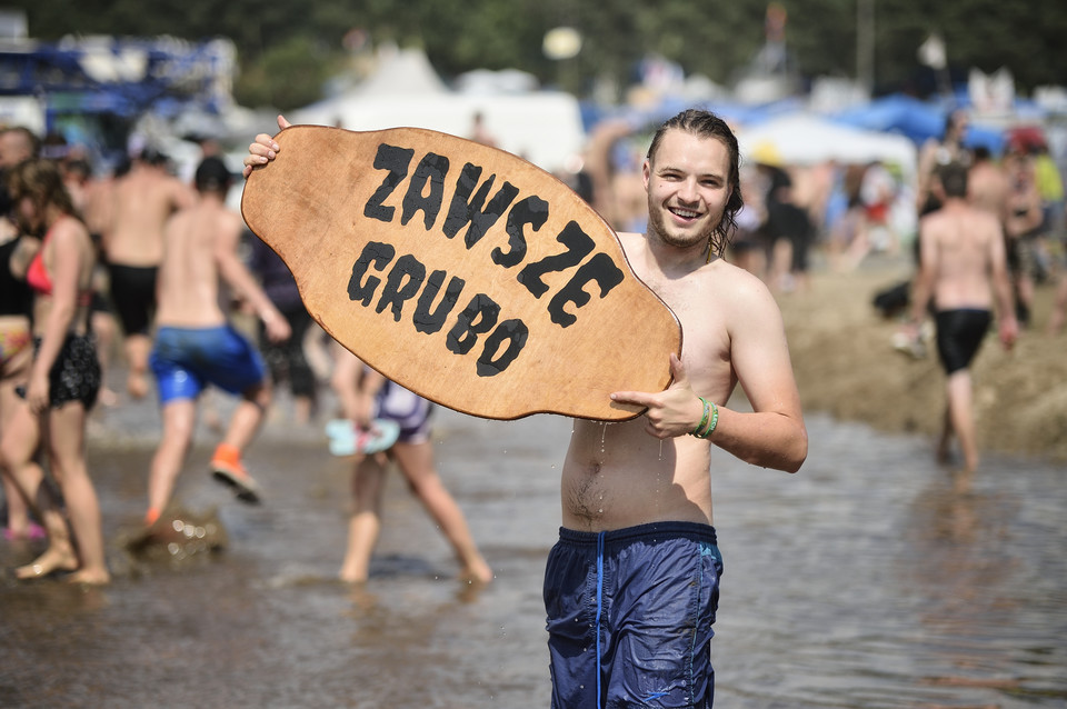 Pol'and'Rock Festival 2018: błotne kąpiele pod "grzybkiem"