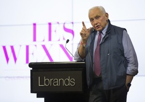 Vlasnikg Viktorijas sikreta osednut demonom i crtao ženske grudi Epstajnu