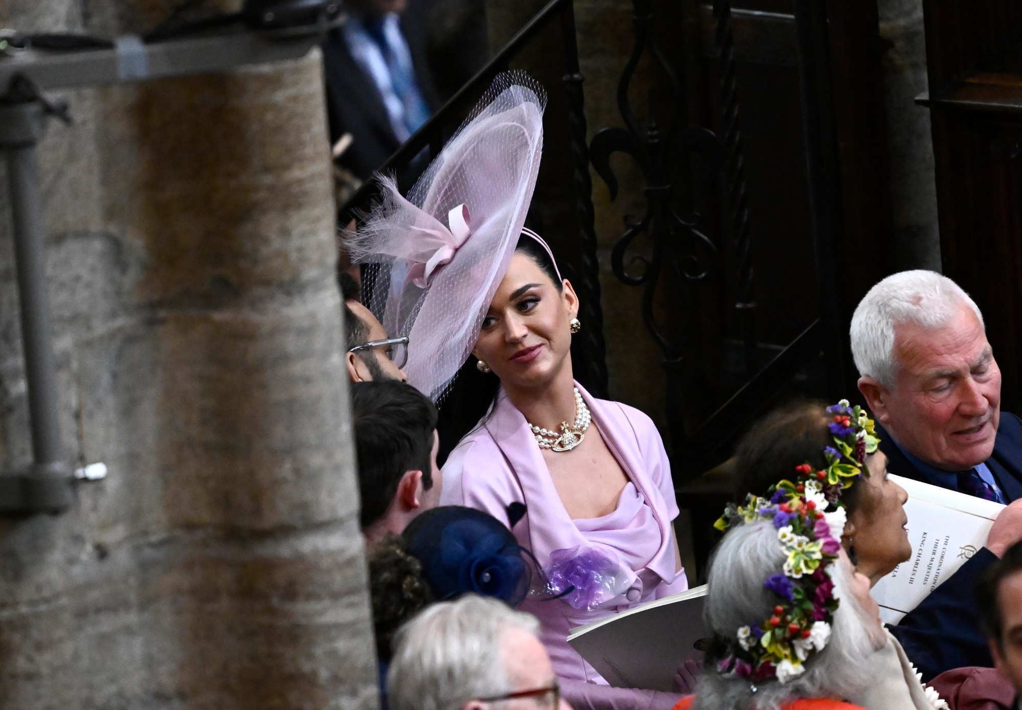 Speváčka Katy Perry na korunovácii kráľa Karola III.