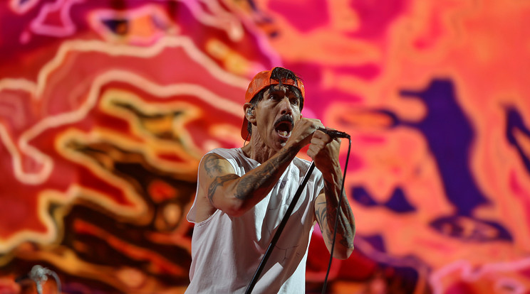 Anthony Kiedis (59) a Red Hot Chili Peppers frontembere a Puskás Arénában / Fotó: Séra Tamás