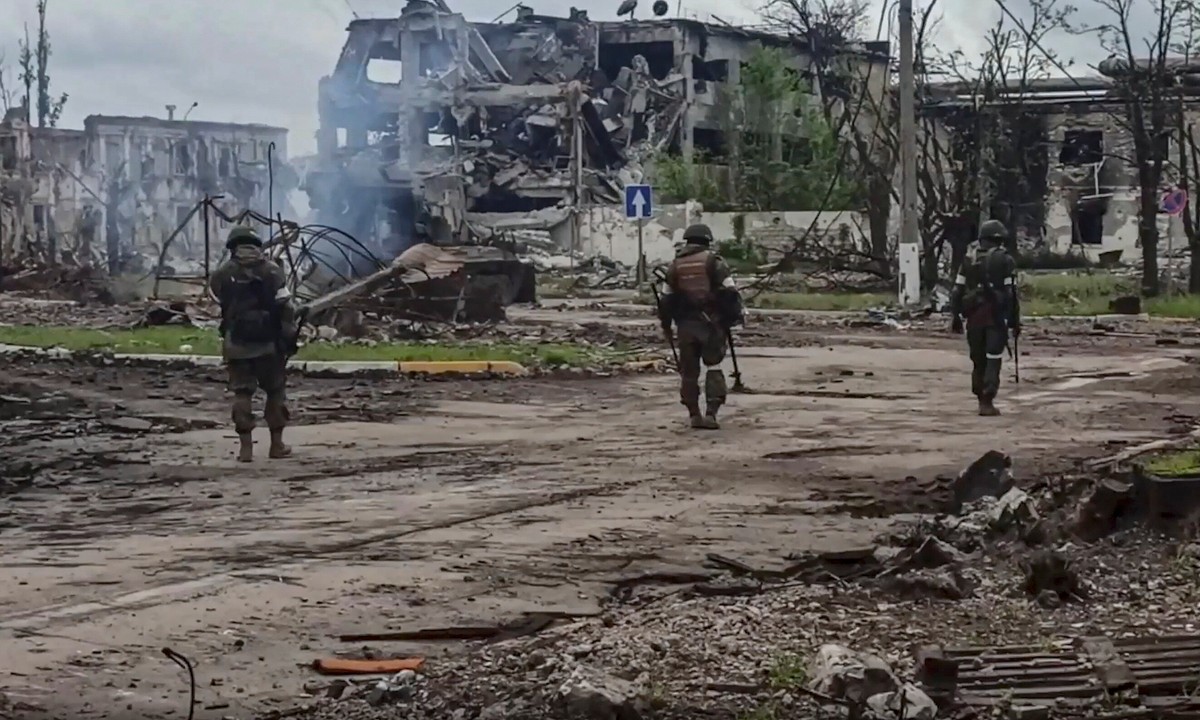 Mariupol, Rosjanie odminowują zakłady Azowstal