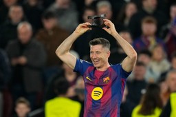 liga mistrzów. lewandowski w pięć minut strzelił dwa gole. szczęsny zachował czyste konto