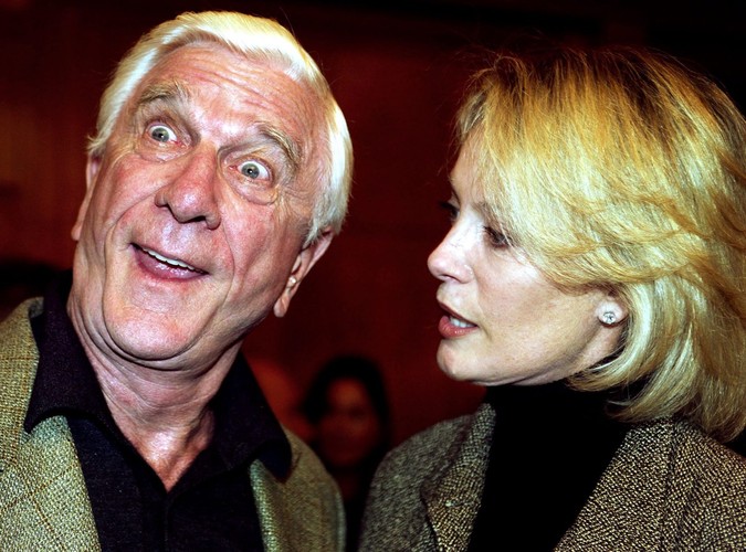 27 marca 1998 - Leslie Nielsen promuje swój film 'Pan Magoo' w Rzymie; na zdjęciu z żoną