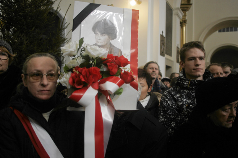 Od mszy w Bazylice Świętego Krzyża w Warszawie rozpoczęły się uroczystości pogrzebowe Jadwigi Kaczyńskiej.
